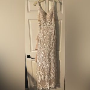 Brand new wedding dress, never worn!